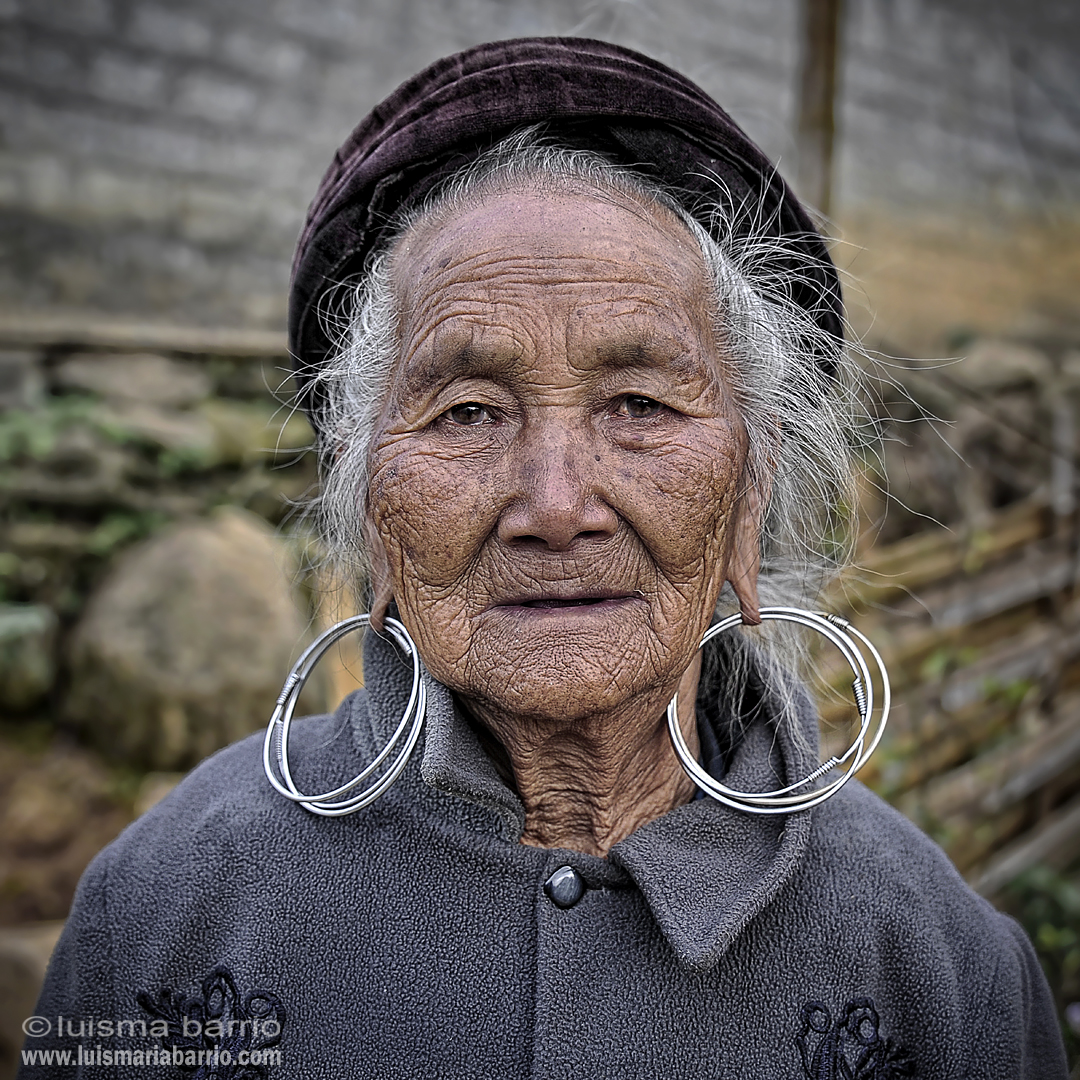 retrato mujer hmong vietnam